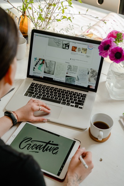 Costo de diseños creativos en anuncios espectaculares